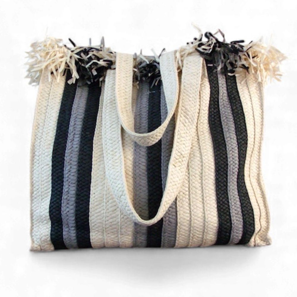 BTB LOS ANGELES FRINGE STRAW TOTE BAG